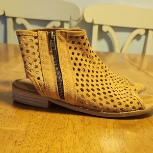 Musse & Cloud Tan Perforated Sandals